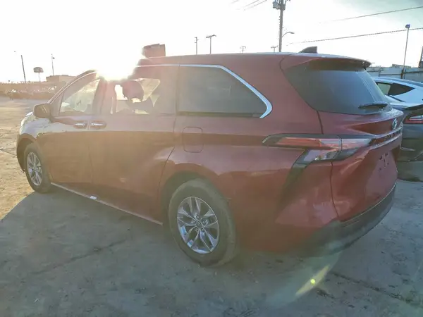 5TDYRKECXNS130539 2022 TOYOTA SIENNA - Image 2