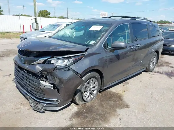 5TDYRKECXNS134199 2022 TOYOTA SIENNA - Image 2