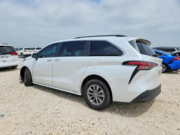 5TDYRKECXNS136129 2022 TOYOTA SIENNA - Image 2