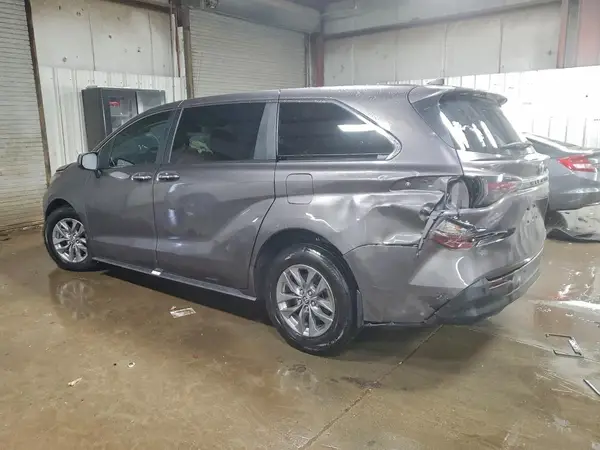 5TDYRKECXPS146694 2023 TOYOTA SIENNA - Image 2