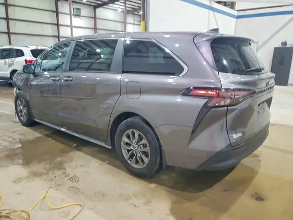 5TDYRKECXPS151362 2023 TOYOTA SIENNA - Image 2