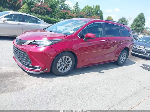 5TDYRKECXPS152995 2023 TOYOTA SIENNA - Image 2