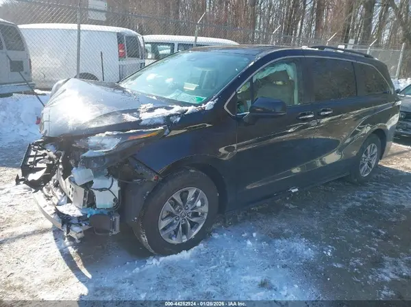 5TDYRKECXPS162510 2023 TOYOTA SIENNA - Image 2