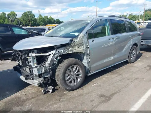 5TDYRKECXPS175807 2023 TOYOTA SIENNA - Image 2