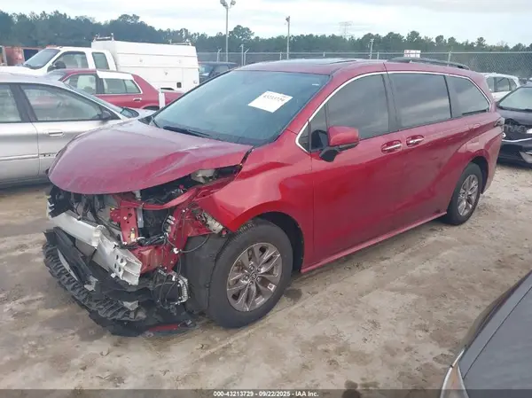 5TDYRKECXRS180024 2024 TOYOTA SIENNA - Image 2