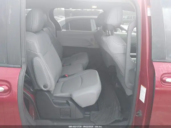 5TDYRKECXRS180024 2024 TOYOTA SIENNA - Image 8