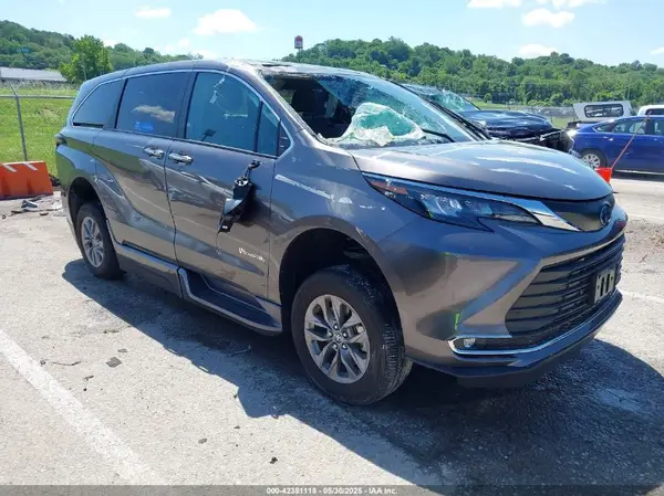 5TDYRKECXRS180167 2024 TOYOTA SIENNA - Image 1