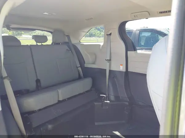 5TDYRKECXRS180167 2024 TOYOTA SIENNA - Image 8