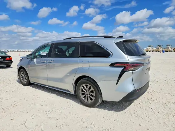 5TDYRKECXRS181593 2024 TOYOTA SIENNA - Image 2