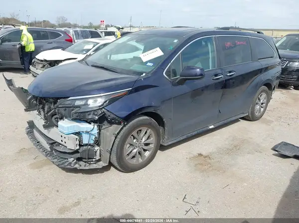 5TDYRKECXRS185529 2024 TOYOTA SIENNA - Image 2