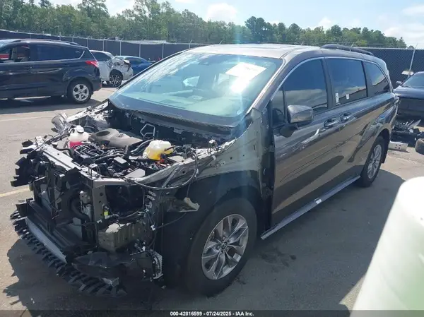 5TDYRKECXRS189550 2024 TOYOTA SIENNA - Image 2