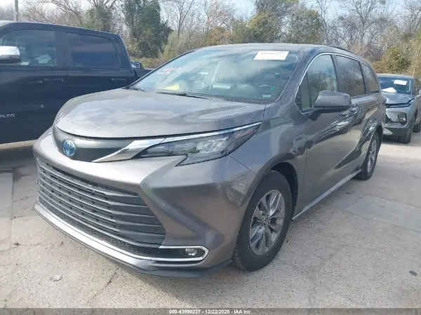 5TDYRKECXRS193534 2024 TOYOTA SIENNA - Image 2