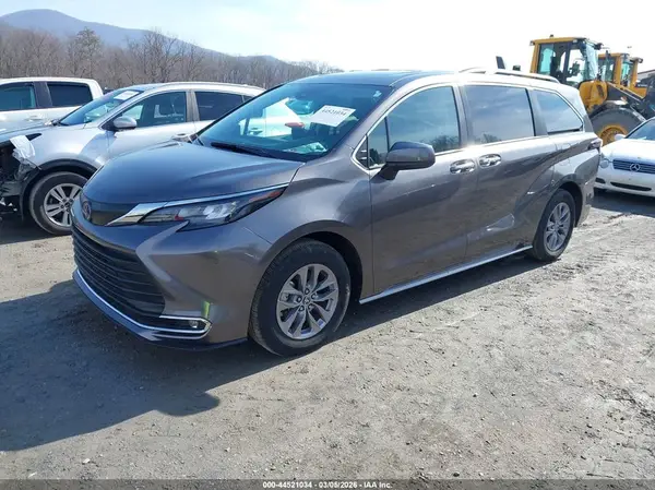 5TDYRKECXRS208095 2024 TOYOTA SIENNA - Image 2