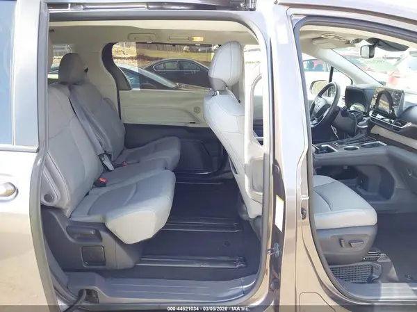 5TDYRKECXRS208095 2024 TOYOTA SIENNA - Image 8