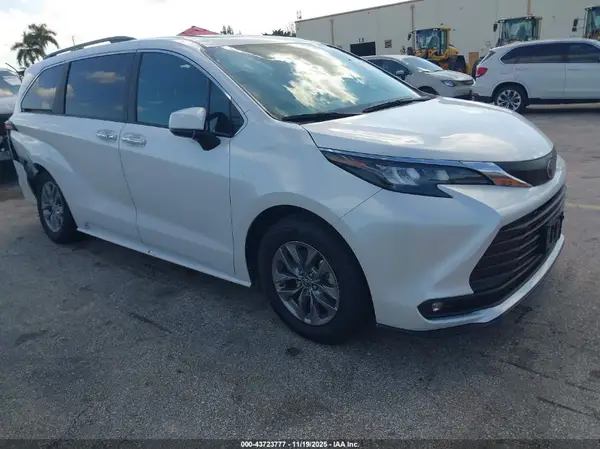 5TDYRKECXSS238493 2025 TOYOTA SIENNA - Image 1