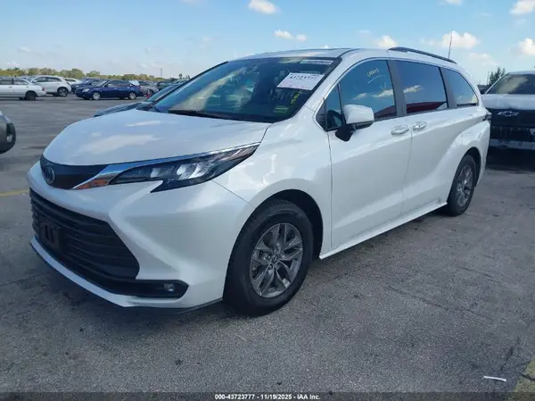 5TDYRKECXSS238493 2025 TOYOTA SIENNA - Image 2