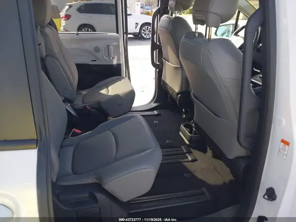 5TDYRKECXSS238493 2025 TOYOTA SIENNA - Image 8