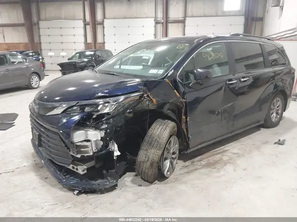 5TDYRKECXSS245380 2025 TOYOTA SIENNA - Image 2