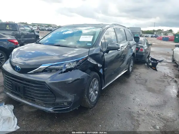 5TDYRKECXSS284342 2025 TOYOTA SIENNA - Image 2