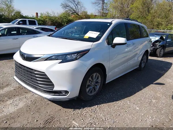 5TDYRKECXTS292197 2026 TOYOTA SIENNA - Image 2