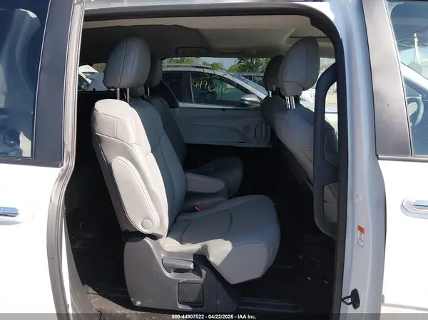 5TDYRKECXTS292197 2026 TOYOTA SIENNA - Image 8