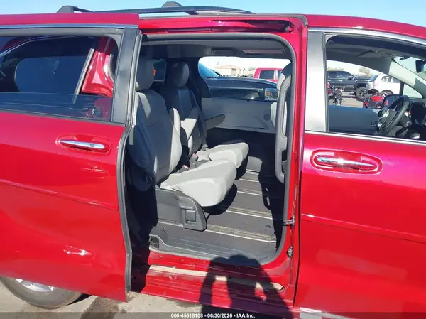 5TDYRKECXTS311718 2026 TOYOTA SIENNA - Image 8
