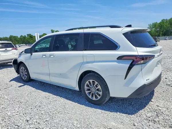 5TDYRKECXTS316613 2026 TOYOTA SIENNA - Image 2
