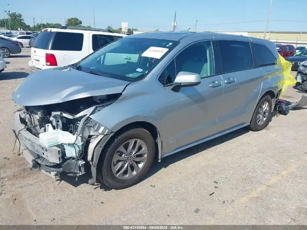 5TDYSKFC0MS010654 2021 TOYOTA SIENNA - Image 2