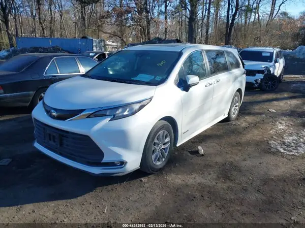 5TDYSKFC0MS022318 2021 TOYOTA SIENNA - Image 2