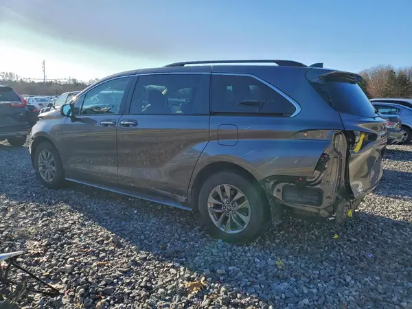 5TDYSKFC0NS045650 2022 TOYOTA SIENNA - Image 2