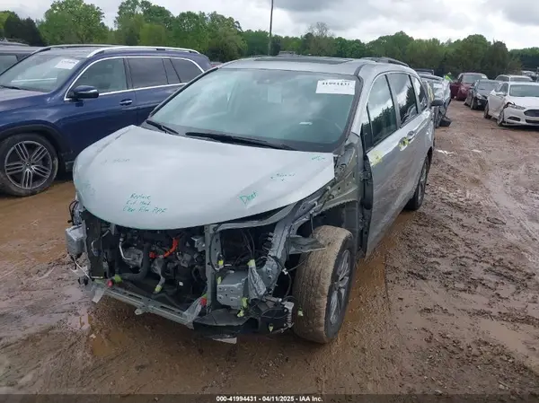 5TDYSKFC0NS049827 2022 TOYOTA SIENNA - Image 2