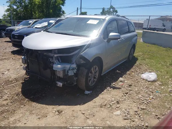 5TDYSKFC0NS057880 2022 TOYOTA SIENNA - Image 2
