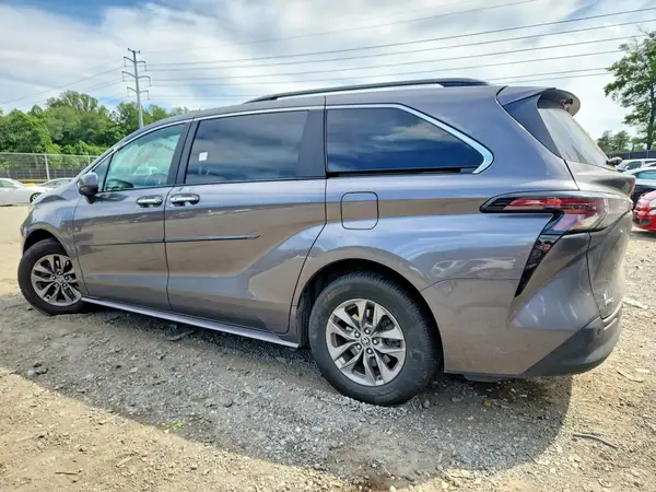 5TDYSKFC0PS075752 2023 TOYOTA SIENNA - Image 2
