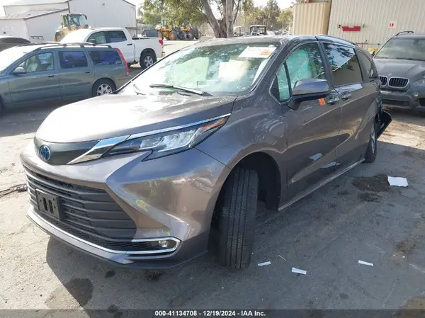 5TDYSKFC0PS080322 2023 TOYOTA SIENNA - Image 2