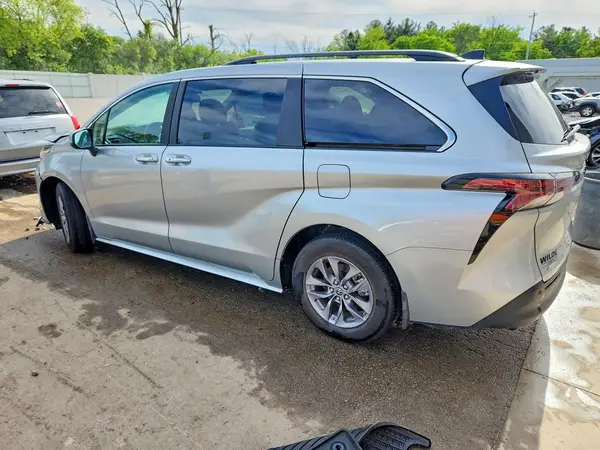 5TDYSKFC0RS118697 2024 TOYOTA SIENNA - Image 2