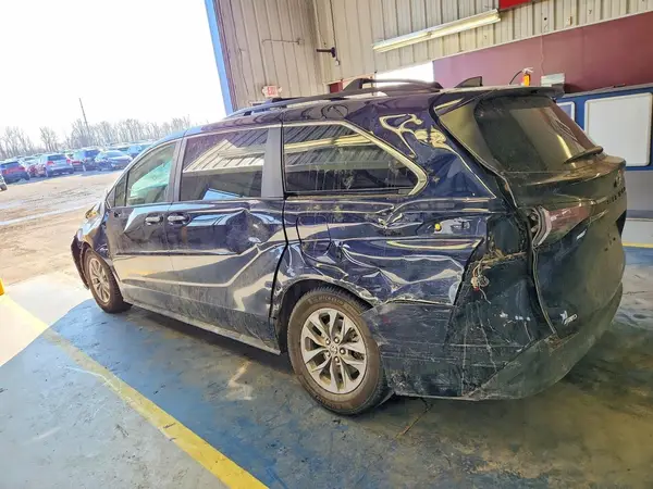 5TDYSKFC0RS149349 2024 TOYOTA SIENNA - Image 2