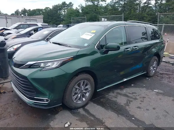 5TDYSKFC1NS043177 2022 TOYOTA SIENNA - Image 2