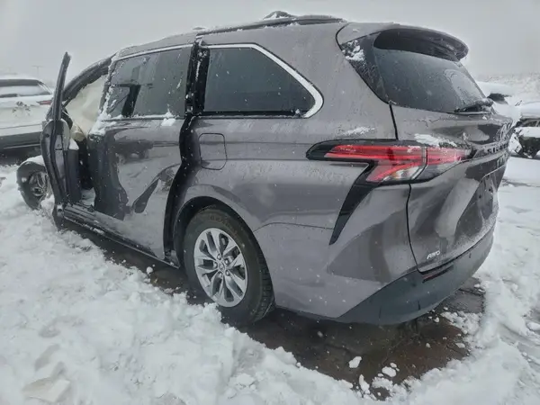 5TDYSKFC1NS054101 2022 TOYOTA SIENNA - Image 2