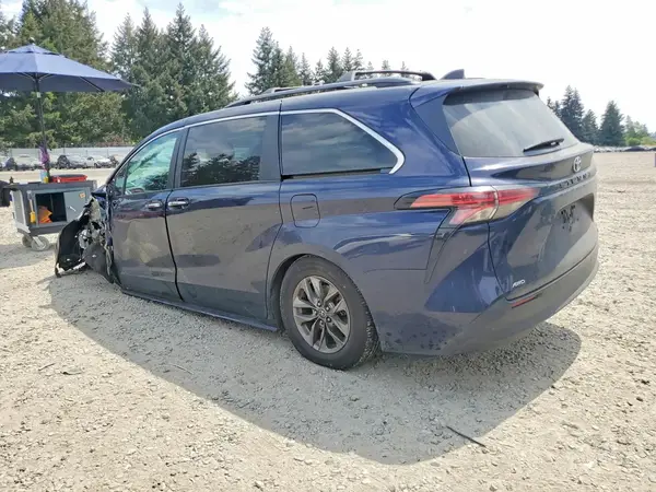 5TDYSKFC1NS064899 2022 TOYOTA SIENNA - Image 2