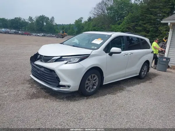 5TDYSKFC1PS078997 2023 TOYOTA SIENNA - Image 2