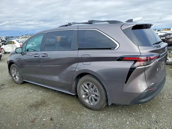 5TDYSKFC1PS103073 2023 TOYOTA SIENNA - Image 2