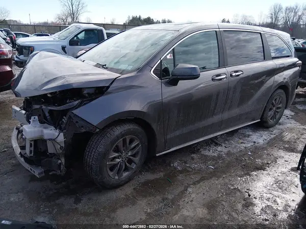5TDYSKFC1RS115274 2024 TOYOTA SIENNA - Image 2