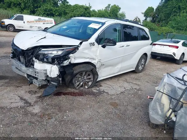 5TDYSKFC1RS153264 2024 TOYOTA SIENNA - Image 2