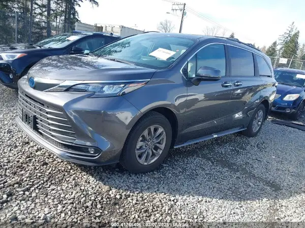 5TDYSKFC1SS162682 2025 TOYOTA SIENNA - Image 2