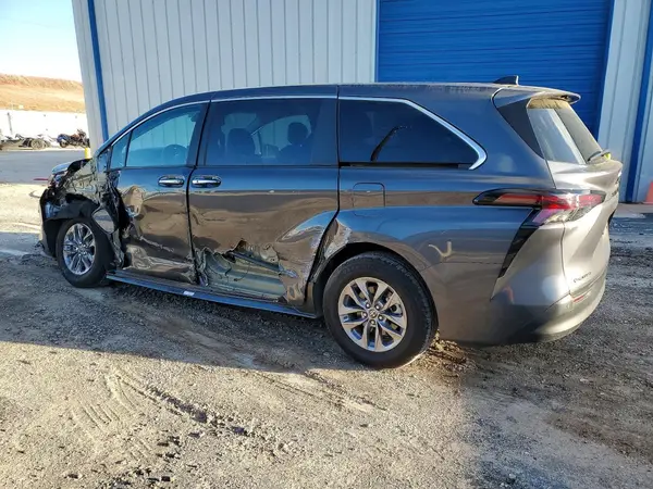 5TDYSKFC1SS168806 2025 TOYOTA SIENNA - Image 2