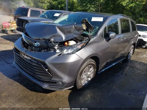 5TDYSKFC1SS171804 2025 TOYOTA SIENNA - Image 2