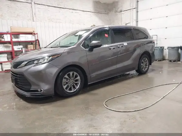 5TDYSKFC2MS004130 2021 TOYOTA SIENNA - Image 2