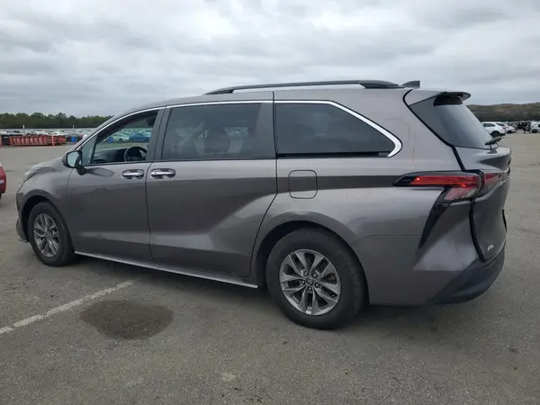 5TDYSKFC2NS055550 2022 TOYOTA SIENNA - Image 2