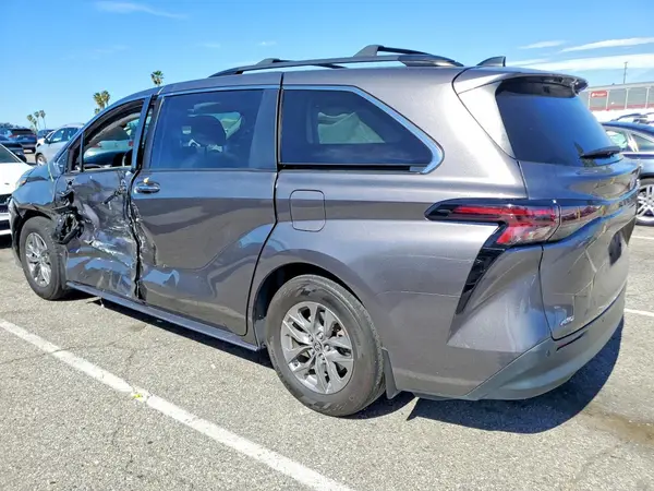 5TDYSKFC2PS078183 2023 TOYOTA SIENNA - Image 2