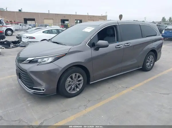 5TDYSKFC2PS094819 2023 TOYOTA SIENNA - Image 2